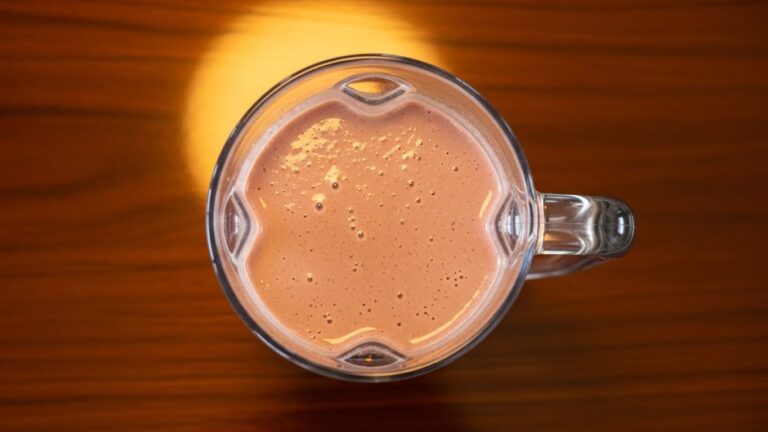 Shake de morango com café batido