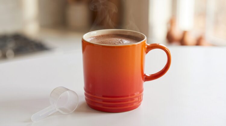 Passo 3 - Sirva o chocolate quente proteico