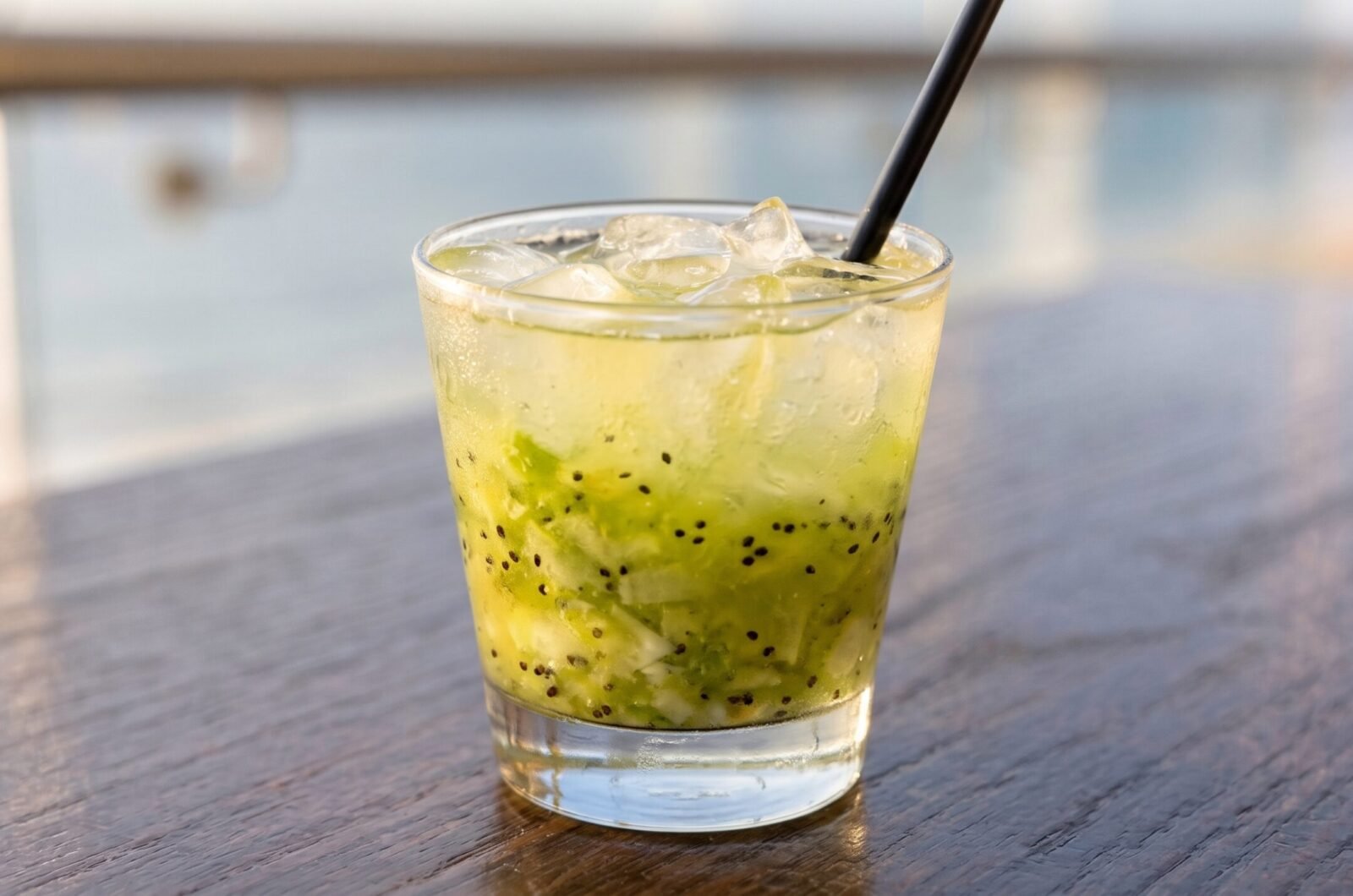 Caipirinha de kiwi sem álcool